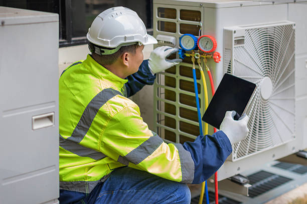 Professional Hvac technician working in Valmeyer, IL